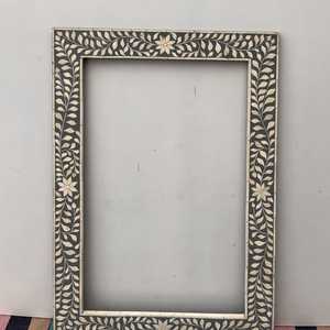 Marco de espejo de madera hecho a mano con incrustaciones de hueso y diseño floral para decoración de pared. Adorno decorativo para el hogar con diseño floral de incrustaciones de hueso. - Product Image 2