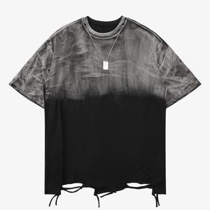 T-shirt graphique décontracté gris en coton pour homme, col rond, grande taille, style ample, effet vieilli, brodé, délavé, coupe ample et tendance - Product Image 1