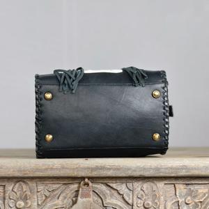 Sac Speedy en cuir de luxe avec panneau en cuir de vachette à motif damier, détail pompon, design noir et blanc - Product Image 4