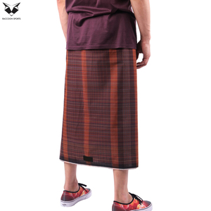 Izar Lungi para Hombre con Rayas Rojas y Naranjas, Tejido Transpirable de Mezcla de Algodón, Prenda Tradicional Islámica de Alta Calidad - Product Image 2