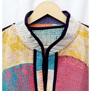 Veste Kantha vintage indienne faite à la main - Manteau matelassé écologique 100% coton, patchwork artisanal, style bohème hippie - Product Image 6