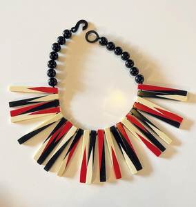 Collier artisanal en résine, nouvel article, voici le lien : artisanat artistique en résine - Product Image 3