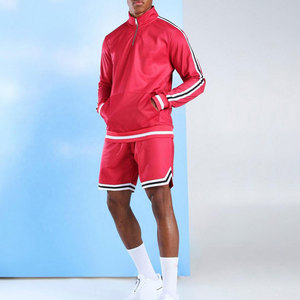 Conjunto Deportivo Personalizado para Hombre, Chaqueta Cortavientos de Dos Piezas con Cierre y Pantalones Cortos de Poliéster y Nailon - Product Image 3