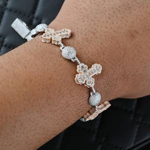 สร้อยข้อมือเงินแท้ 925 ชุบทองสองสี ประดับเพชรโมอิสซาไนต์ทรงเหลี่ยมเจียระไนวิบวับ สี D คุณภาพ VVS ดีไซน์ทันสมัย - Product Image 2