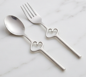 Ensemble cuillère et fourchette à manche en forme de cœur, couverts en métal au design minimaliste, compatibles lave-vaisselle, finition argentée, pour occasions de mariage - Product Image 3