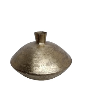 Jarrón de Aluminio de Diseño para Decoración de Interiores de Hogares de Lujo, Decoración de Estantes de Sala de Estar y Accesorios de Decoración para Bodas - Product Image 1