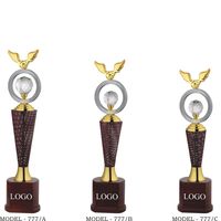 Trofeo de metal moderno, diseñado para el reconocimiento, adecuado para escuelas, oficinas y torneos deportivos en todo el mundo.