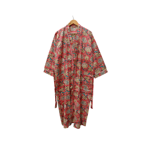 Kimono artisanal en coton rose à fleurs |   Robe de chambre à manches longues et col en V pour femme |   Robe longue en pur coton avec cordon de serrage, un chef-d'œuvre - Product Image 1