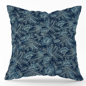 Funda de cojín decorativa de algodón con estampado floral índigo hecho a mano, proveedor de la India - Product Image 3