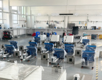 Outil de rivetage pneumatique automatique convivial, alimentation automatique, gamme de rivetage M8, construction en acier inoxydable, haute efficacité