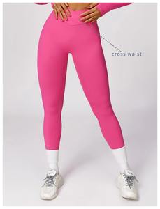 Ensemble de yoga rose 2 pièces personnalisé pour femme, comprenant un soutien-gorge asymétrique à une épaule et un legging à effet froncé aux fesses, en tissu doux à manches longues, idéal pour le fitness et l'entraînement. - Product Image 2