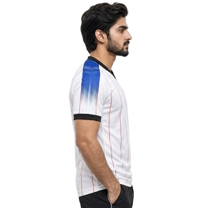 Maillot de football confortable conçu avec un matériau léger, contrôle de l'humidité et coutures durables offrant des performances fiables - Product Image 2
