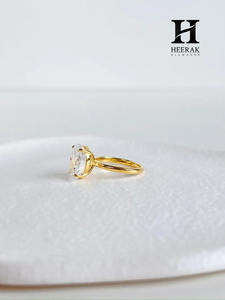 Anillo de Compromiso de Oro Amarillo de 14K con Diamante Cultivado en Laboratorio de Corte Ovalado de 3.0CT, Certificado IGI, Anillo Solitario Ovalado con Efecto Hielo Triturado - Product Image 3