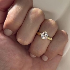 Anillo Solitario de Diamante Cultivado en Laboratorio de 2.01CT VS1 con Corte Asscher, Certificado IGI, Oro Amarillo de 14K, Regalo Premium para Compromiso o Fiesta para Enamorados - Product Image 3