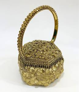 Sac de soirée en métal doré avec motif coquillage et poignée anneau rond, pochettes de mariée en métal argenté et colorées - Product Image 3