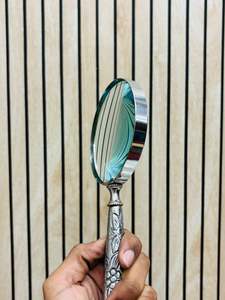 Lupa de Mano de 4'' con Mango de Metal Grabado |   Lupa óptica de cristal vintage (no plegable) - Product Image 5