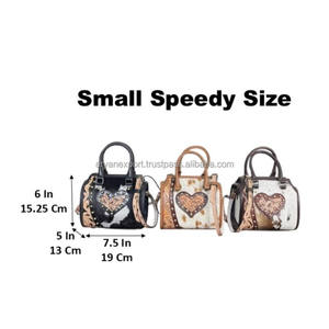 Bolso de Hombro de Cuero Genuino de Vaca con Diseño de Corazón Grabado a Mano, con Pelo y Tachuelas, Estilo Duffel, para Mujer - Product Image 2