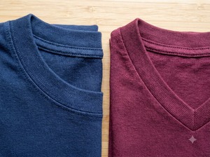 เสื้อสเวตเตอร์คอกลมสีแดงสั่งทำจำนวนมาก พร้อมผ้าพันคอสีดำ ชุดลำลองสำหรับผู้ใหญ่สไตล์สตรีทแฟชั่นฤดูหนาว - Product Image 2