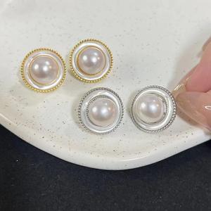 Pendientes de Plata S925 con Diseño Hueco de Fritillaria y Perlas Naturales de 11-12 mm, Multiusos, con Caja de Regalo - Product Image 1