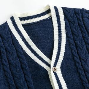 เสื้อคาร์ดิแกนคอวีระบายอากาศได้ดีสำหรับผู้ชาย เนื้อผ้านุ่มลายทางสไตล์วาร์ซิตี้ ให้ความสบายยาวนาน - Product Image 5