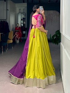 Ensemble Lehenga Choli en Rayonne avec Blouse en Chanderi, Broderie Gota Patti et Sequins Vintage, et Dupatta – Idéal pour le Festival Navratri - Product Image 2