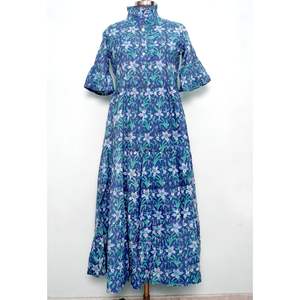 Vestido largo de verano para mujer con estampado floral digital, manga acampanada, cuello redondo, formal, lavable, de algodón suave, con botones y cintura natural. - Product Image 1