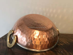 Elegante Cuenco de Cobre Vintage con Asas de Latón Ideal para Servir Pasta en Restaurantes Hoteles y Cocinas - Product Image 3