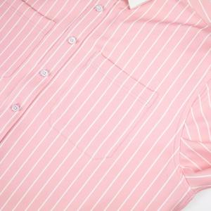 Chemise unisexe rose rayée oversize XL à simple boutonnage, anti-plis, à manches longues, style vintage décontracté et respirante pour le printemps - Product Image 6