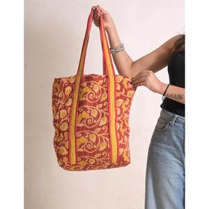 Bolso Tote Vintage Boho Floral Kantha, Bolso de Hombro Reutilizable de Algodón Estampado Hecho a Mano, Bolso de Mercado Ecológico de Rajasthan - Product Image 4