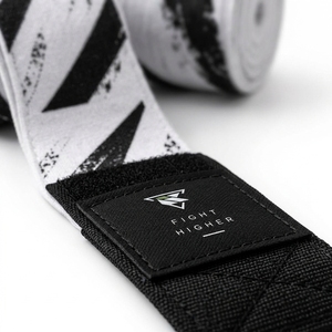 Vendas de entrenamiento para manos con material elástico flexible, construcción transpirable, cierre seguro para la muñeca y ajuste cómodo para boxeo. - Product Image 6