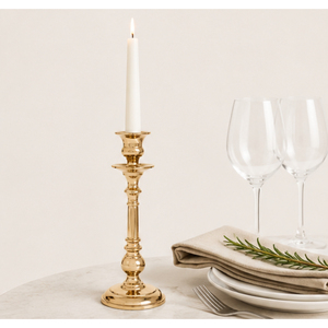 Ensemble de chandeliers vintage en laiton doré pour bougies coniques, idéal pour les tables de mariage, la décoration festive des repas et la décoration intérieure antique. - Product Image 4