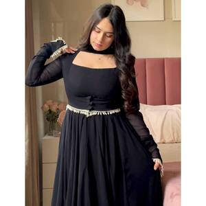 Traje Anarkali Maxi de Diseño Étnico con Accesorios, Nuevo Estilo Elegante - Product Image 1