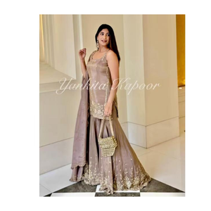 ชุดชินอน ชาราร่า ดีไซเนอร์ พร้อมคุร์ติและผ้าคลุมไหล่ ชุดยาวแบบดั้งเดิม เหมาะสำหรับงานแต่งงาน งานปาร์ตี้ งานเทศกาล และงานพิเศษต่างๆ - Product Image 2