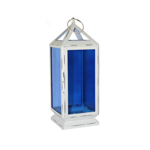 Lanterne à bougie suspendue en métal blanc vieilli, grande, avec toit pyramidal, anneau en verre bleu teinté et poignée, pour décoration de table - Product Image 1