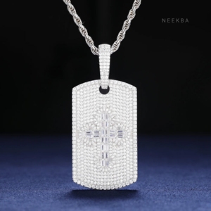 Colgante de Cruz Rectangular de Moissanita Baguette en Plata de Ley 925, Joyería Espiritual Totalmente Engastada en Moissanita - Product Image 1