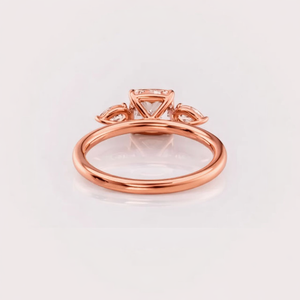 Bague de fiançailles OEM certifiée IGI, diamant de laboratoire taille coussin vintage, trois pierres, pierres latérales en forme de poire, or 9K jaune/rose/blanc - Product Image 4