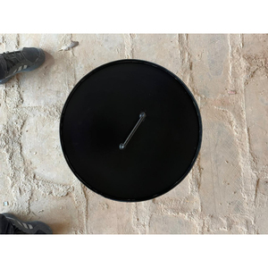 Mesa de Centro de Hierro Negro Estilo Industrial |   Mesa Auxiliar Redonda de Metal para el Hogar y la Sala de Estar, Mesa de Centro Contemporánea de Metal con Acabado - Product Image 3