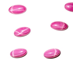 Rubis étoilé ovale 8x15 mm 4,5 carats, cabochon opaque poli créé en laboratoire avec effet étoile à 6 branches pour la fabrication de bijoux - Product Image 4