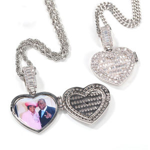 Colgante de Corazón con Diamante Cultivado en Laboratorio, Chapado en Oro sobre Plata, con Espacio para Foto Personalizada, Abalorio Plegable, Moderno - Product Image 3