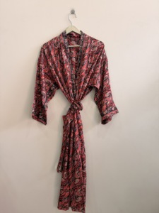 Robe Kimono en Soie Satinée Faite Main avec Patchwork, Manches Longues, Fermeture à Cordon avec Logo sur le Devant, Idéale pour les Vacances, Peignoir d'Été - Product Image 3