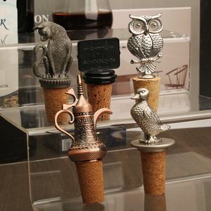 Bouchon de bouteille de vin en bois personnalisé, artisanat exquis, artisanat en alliage de zinc, bouchon de vin en bois pour fournisseur de spiritueux et de vins de marque - Product Image 3