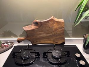 Planche à découper rectangulaire en bois massif rustique MT Exports - Non toxique, facile à nettoyer, compatible lave-vaisselle, épaisseur 1,3 cm, fabriquée en Inde - Product Image 2