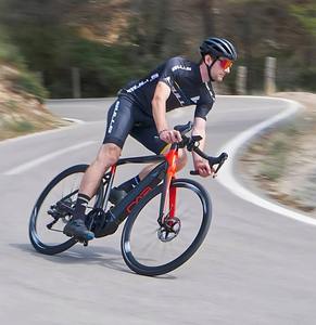 Bicicleta Eléctrica de Montaña de Carbono de 29 Pulgadas con Suspensión Completa, Motor Central, Estilo Desert Falcon Evo - Product Image 4