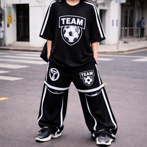 Survêtements uniques inspirés du football, personnalisés, unisexes, en polaire tissée respirante pour l'hiver, style streetwear (hoodies, sweat-shirts, t-shirts) - Product Image 2