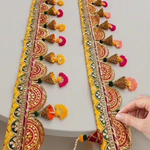 Toran Bandhanwar décoratif traditionnel fait main avec pompons pour les fêtes, les mariages et la décoration d'entrée de maison - Product Image 4
