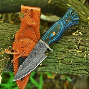 Cuchillo de Caza y Supervivencia de Hoja Fija de Acero de Damasco Forjado a Mano de 9.5 Pulgadas con Mango de Madera, Punta Caída, para Bushcraft y Actividades al Aire Libre - Product Image 1