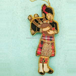 Adorno Colgante Creativo de Gaitero Escocés, Hecho a Mano, Decoración Navideña con Músico de las Tierras Altas, Regalo Cultural - Product Image 1