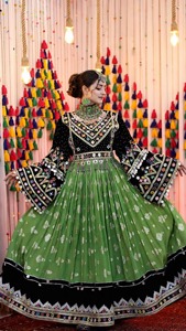 Vestido Afgano de Terciopelo Negro con Falda de Seda Verde, Mangas Campana y Adornos de Espejos, Vestido Casual para Mujer, Vestido Largo Tradicional Kuchi - Product Image 5