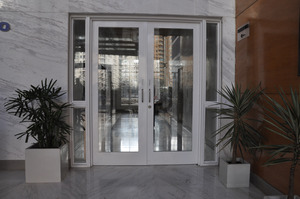 Porte en verre ignifuge de haute qualité pour appartements résidentiels, hôtels et centres commerciaux, disponible à la vente - Product Image 3