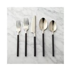 Ensemble de couverts élégants en acier inoxydable argenté avec manche vert élégant, parfait pour la salle à manger, la cuisine et les mariages, provenant d'Inde - Product Image 2